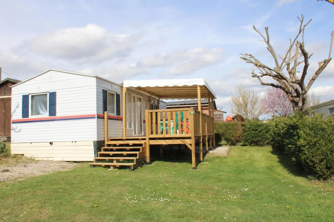 Camping Familial Paisible Avec Piscine, Mobil Home , Chalet, Studio & Emplacement Nue Casties-Labrande