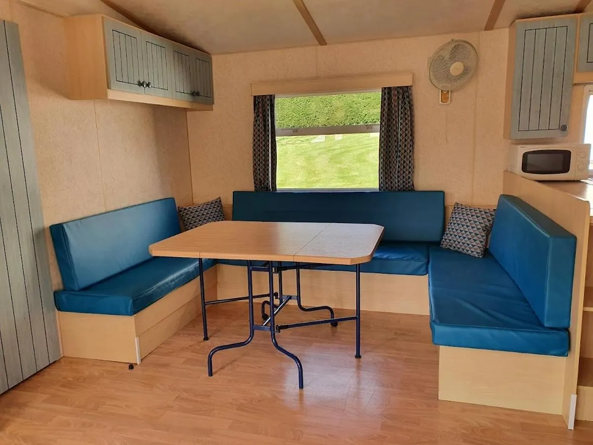 ***  Camping Familial Paisible Avec Piscine, Mobil Home , Chalet, Studio & Emplacement Nue Casties-Labrande Francia