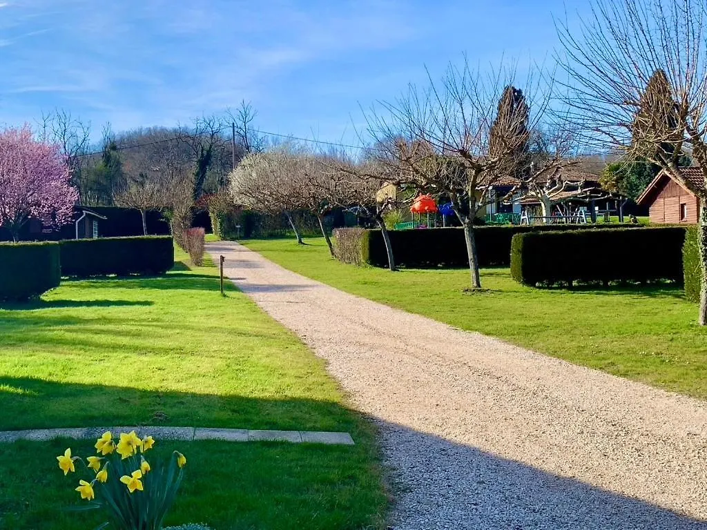 ***  Camping Familial Paisible Avec Piscine, Mobil Home , Chalet, Studio & Emplacement Nue Casties-Labrande Francia