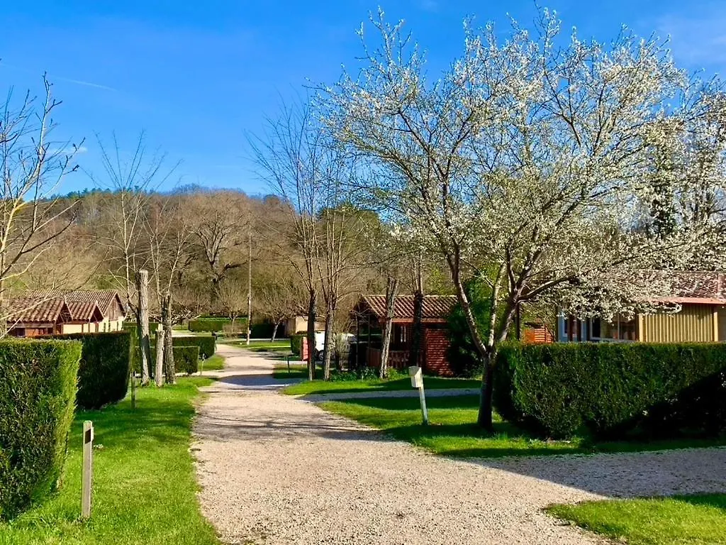 Camping Familial Paisible Avec Piscine, Mobil Home , Chalet, Studio & Emplacement Nue Casties-Labrande