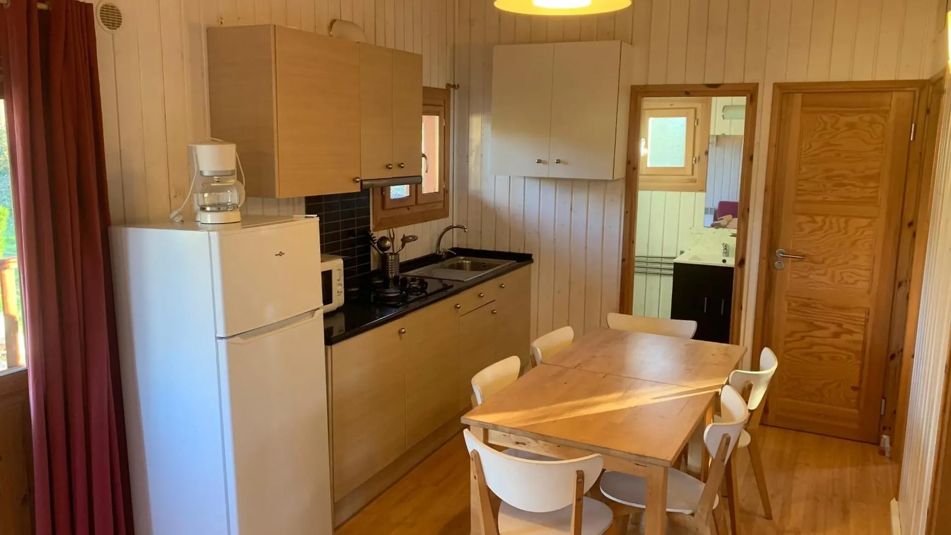 ***  Camping Familial Paisible Avec Piscine, Mobil Home , Chalet, Studio & Emplacement Nue Casties-Labrande Francia