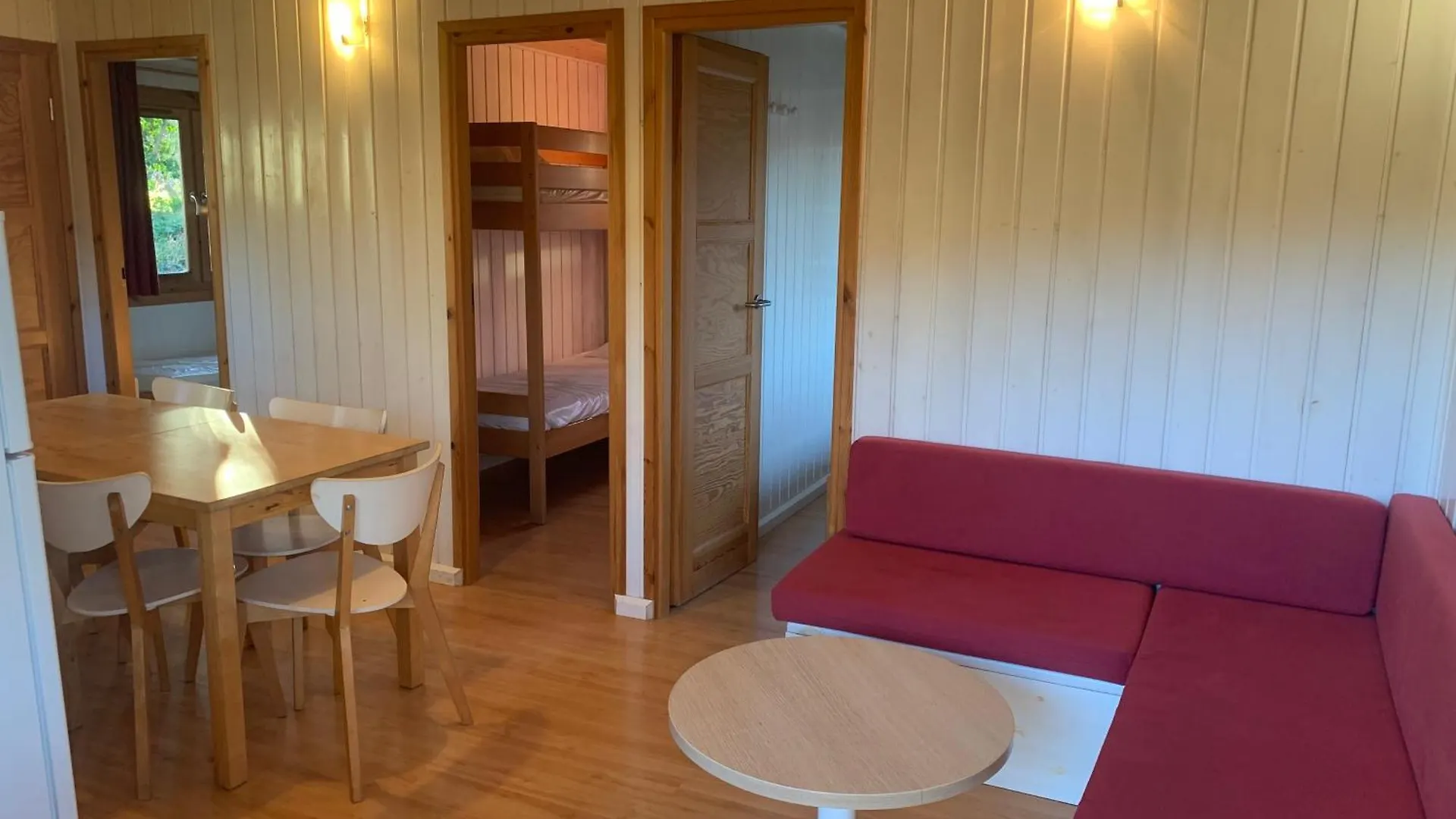 Camping Familial Paisible Avec Piscine, Mobil Home , Chalet, Studio & Emplacement Nue Casties-Labrande 3*,  Francia