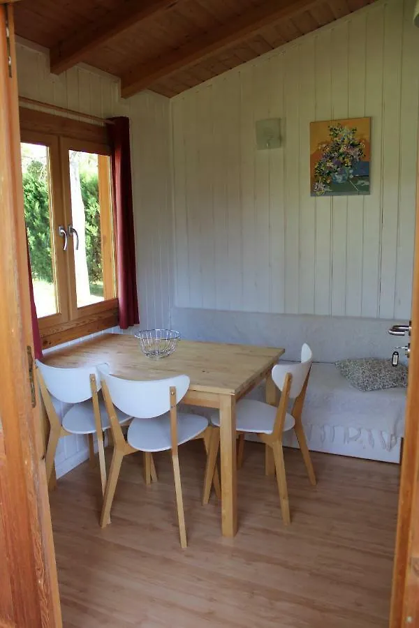 ***  Camping Familial Paisible Avec Piscine, Mobil Home , Chalet, Studio & Emplacement Nue Casties-Labrande Francia