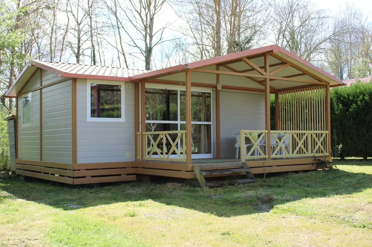 Camping Familial Paisible Avec Piscine, Mobil Home , Chalet, Studio & Emplacement Nue Casties-Labrande Francia
