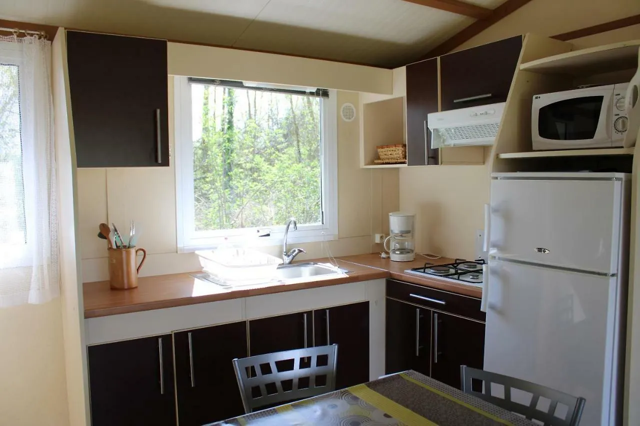 Camping Familial Paisible Avec Piscine, Mobil Home , Chalet, Studio & Emplacement Nue Casties-Labrande