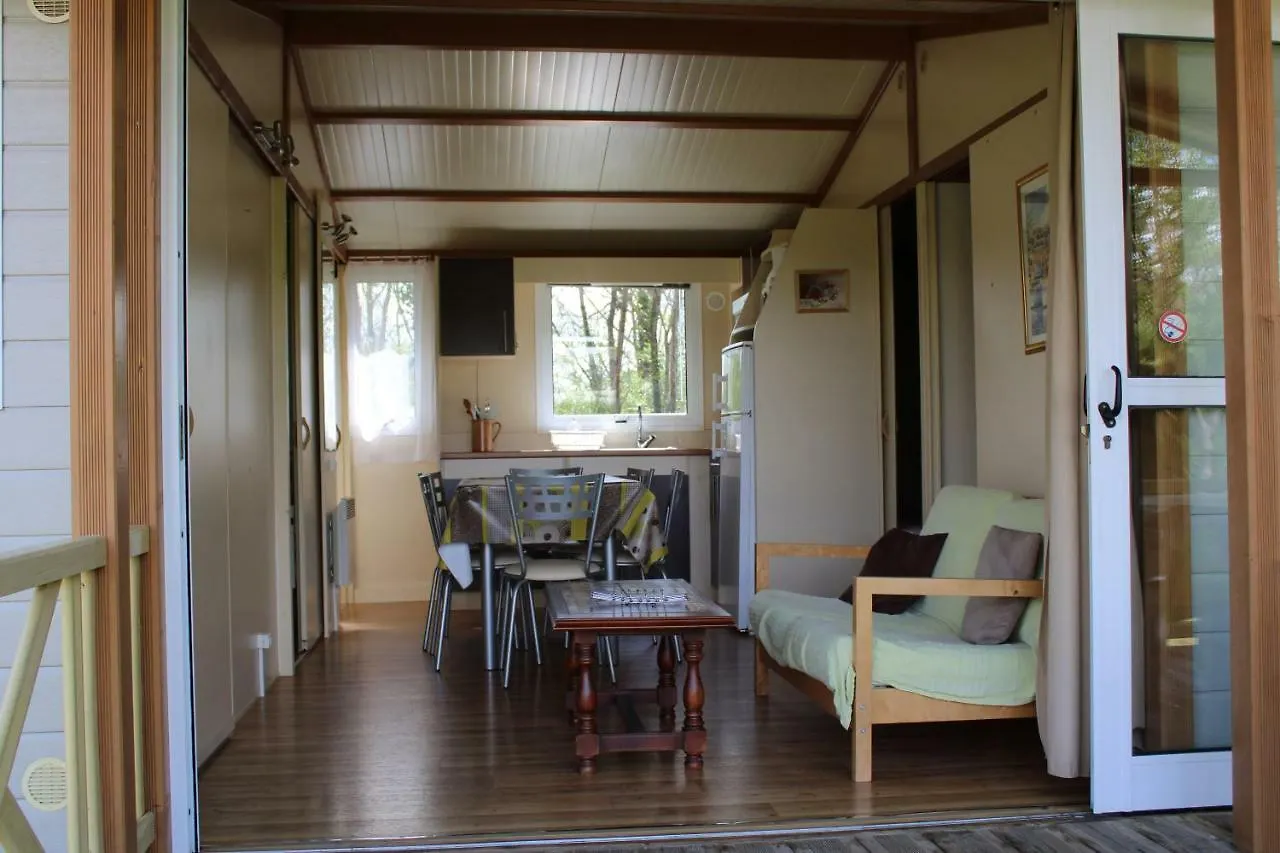 Camping Familial Paisible Avec Piscine, Mobil Home , Chalet, Studio & Emplacement Nue Casties-Labrande