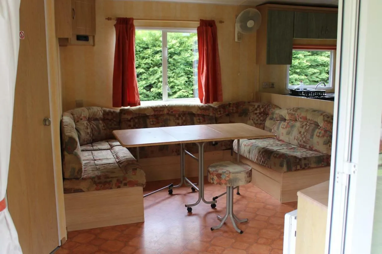 Camping Familial Paisible Avec Piscine, Mobil Home , Chalet, Studio & Emplacement Nue Casties-Labrande