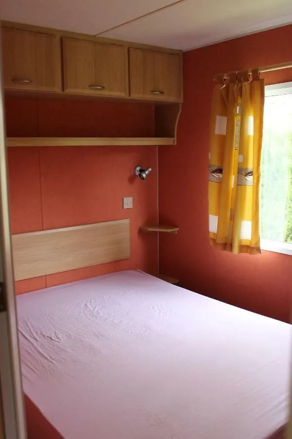 Camping Familial Paisible Avec Piscine, Mobil Home , Chalet, Studio & Emplacement Nue Casties-Labrande