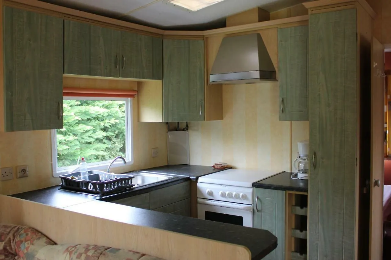 Camping Familial Paisible Avec Piscine, Mobil Home , Chalet, Studio & Emplacement Nue Casties-Labrande 3*,