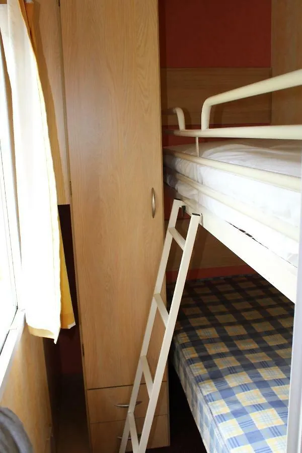Camping Familial Paisible Avec Piscine, Mobil Home , Chalet, Studio & Emplacement Nue Casties-Labrande